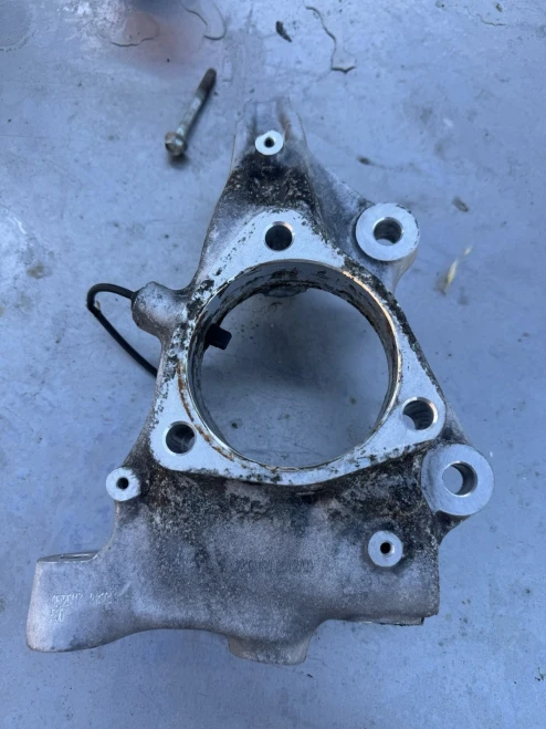 2016-2024 Chevrolet Camaro Front Left/Driver Used OEM Steering Knuckle Spindle