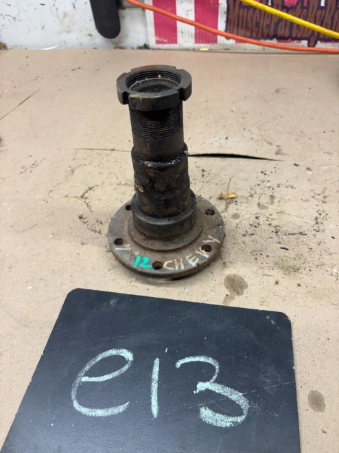 1977-1987 Chevrolet K10 Front 4WD With Hub Used OEM Steering Knuckle Spindle