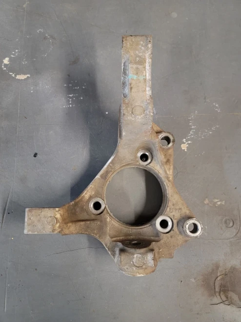 2001 Chevrolet Front Right/Passenger Used OEM Steering Knuckle Spindle