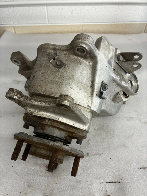 1988-1996 Chevrolet Corvette Rear Left/Driver With Hub With Bearing Used OEM Steering Knuckle Spindle
