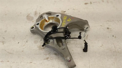 2018-2024 Chevrolet Equinox 84210077 2554781 Front Right/Passenger Used OEM Steering Knuckle Spindle
