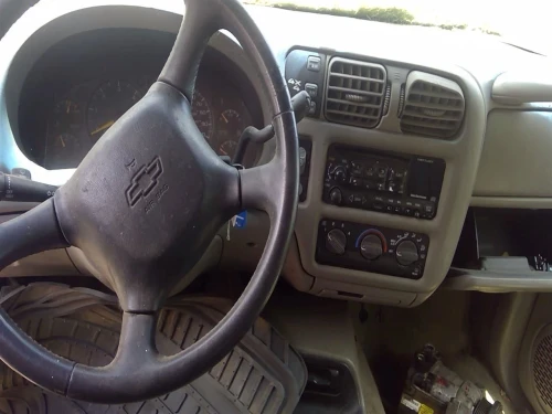 1997-2005 Chevrolet S10 1053630 Front Left/Driver Used OEM Steering Knuckle Spindle