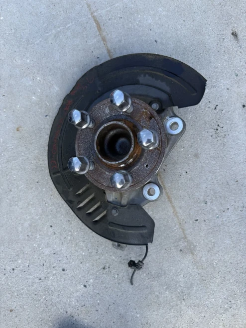 2023 Chevrolet Camaro Front Right/Passenger With Hub Used OEM Steering Knuckle Spindle