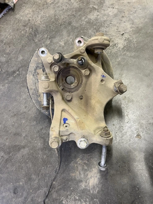 2013-2015 Chevrolet Malibu Rear Right/Passenger With Hub Used OEM Steering Knuckle Spindle