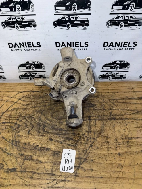 1997-2004 Chevrolet Corvette Rear Right/Passenger With Hub Used OEM Steering Knuckle Spindle