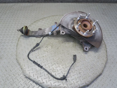 2003-2006 Chevrolet SSR Front Left/Driver With Hub With Bearing Used OEM Steering Knuckle Spindle