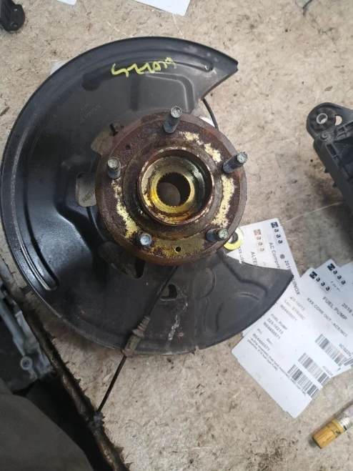 2018 Chevrolet Equinox 4400589 Front Right/Passenger Used OEM Steering Knuckle Spindle
