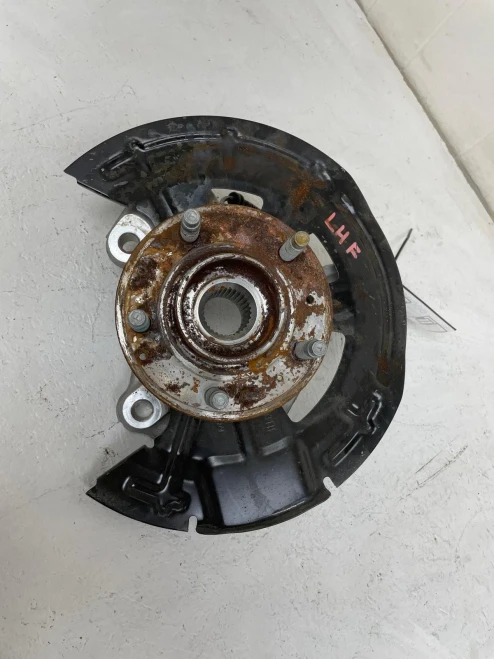 2024-2025 Chevrolet Trax Front Left/Driver With Hub Used OEM Steering Knuckle Spindle