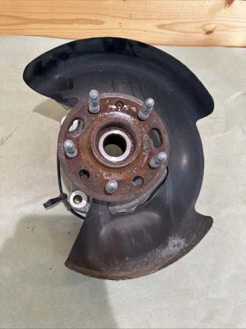 Chevrolet Equinox Front Left/Driver With Hub Used OEM Steering Knuckle Spindle