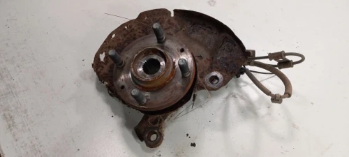 2006-2011 Hyundai Accent Front Right/Passenger With Hub With Bearing Used OEM Steering Knuckle Spindle