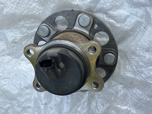 2025 Hyundai Elantra Rear Right/Passenger With Hub With Bearing Used OEM Steering Knuckle Spindle