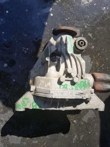 2002-2004 Ford Explorer Mountaineer Rear 3.55 Used OEM Rear Differential Carriers used OEM rear differential carrier assembly