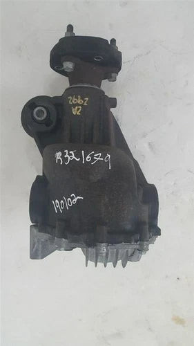 2003-2006 Lincoln Ls Rear with Used OEM Rear Differential Carriers used OEM rear differential carrier assembly