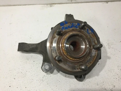 2006 Chrysler Pacifica Front Left/Driver With Hub Used OEM Steering Knuckle Spindle