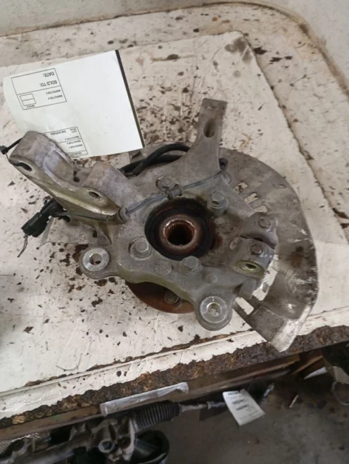 2017-2025 Chrysler Pacifica 4212015 Front Right/Passenger FWD Used OEM Steering Knuckle Spindle