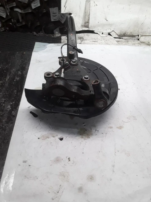 2012-2023 Chrysler 300 2425856 Front Left/Driver RWD Used OEM Steering Knuckle Spindle