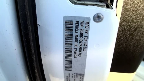 2017-2025 Chrysler Pacifica 1386178 Front Right/Passenger FWD Used OEM Steering Knuckle Spindle