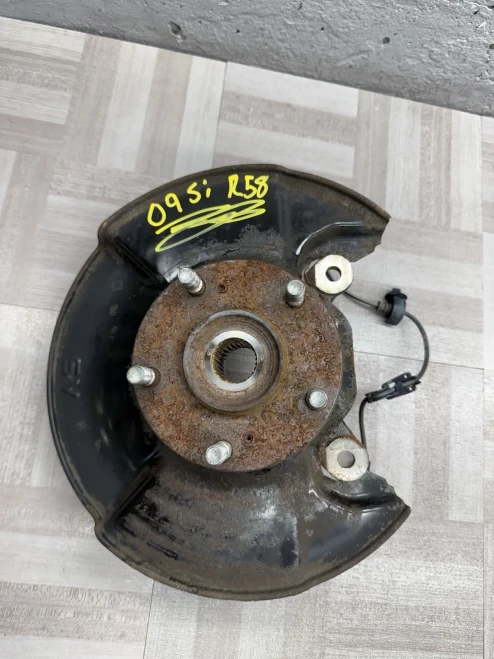 2006-2011 Honda Civic Front Right/Passenger With Hub Used OEM Steering Knuckle Spindle