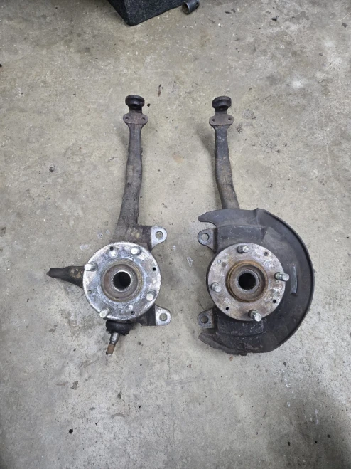 1988-1991 Honda Civic Front Left & Right With Hub Used OEM Steering Knuckle Spindle