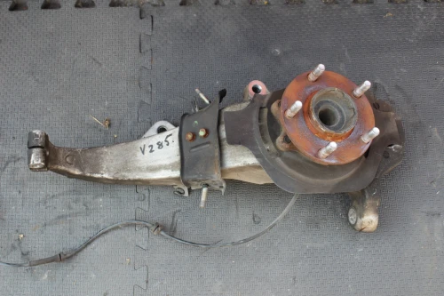 2006-2007 Infiniti M35 Front Right/Passenger Used OEM Steering Knuckle Spindle