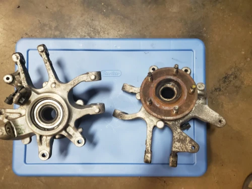 2006-2007 Jaguar S-Type Rear Left/Driver With Hub With Bearing Used OEM Steering Knuckle Spindle