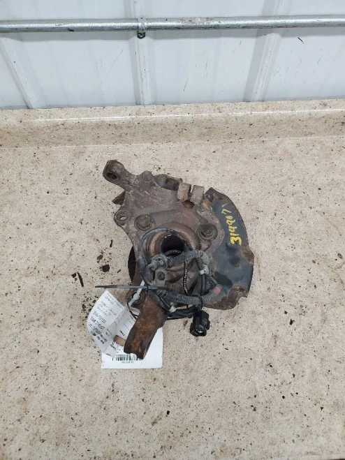2006-2012 Kia Sedona Front Right/Passenger ABS Used OEM Steering Knuckle Spindle