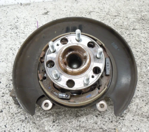 2016-2020 Kia Sorento Rear Left/Driver FWD With Hub Used OEM Steering Knuckle Spindle
