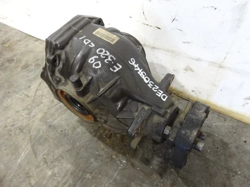 2007-2009 Mercedes E320 Cdi W211 Rear DE2305146 Used OEM Rear Differential Carriers used OEM rear differential carrier