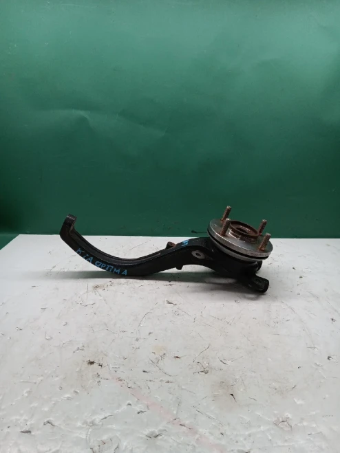 2003-2006 Kia Optima Front Left/Driver With Hub Used OEM Steering Knuckle Spindle