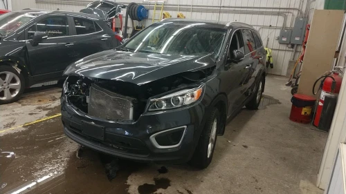 Kia Sorento Front Left/Driver With Hub Used OEM Steering Knuckle Spindle