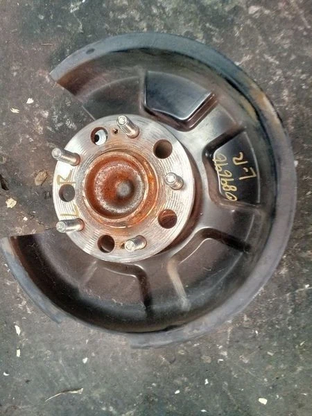 2014-2016 Kia Cadenza Rear Left/Driver Used OEM Steering Knuckle Spindle