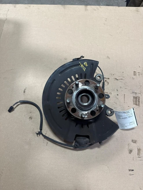 2019-2020 Kia Sorento 51716C5500 Right/Passenger AWD With Hub Used OEM Steering Knuckle Spindle