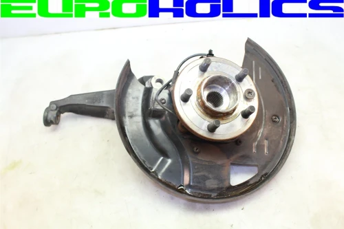2005-2009 Land Rover LR3 RUB000234 Front Left/Driver With Hub With Bearing Used OEM Steering Knuckle Spindle