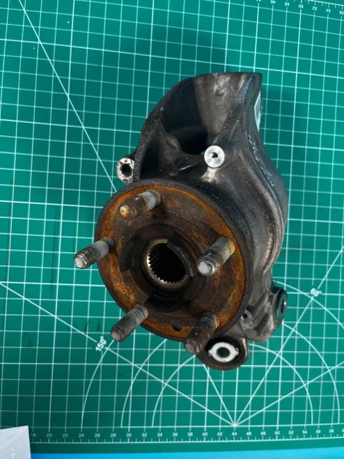 2012-2019 Land Rover Range Rover Evoque Rear Right/Passenger Used OEM Steering Knuckle Spindle
