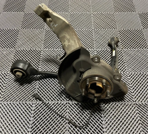 2014-2020 Land Rover Range Rover Sport Front Left/Driver With Hub Used OEM Steering Knuckle Spindle