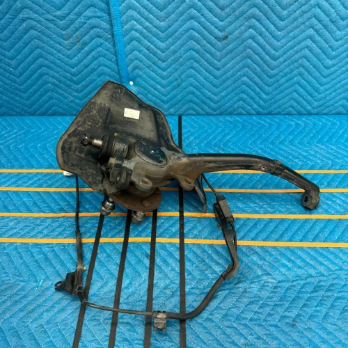 1995-1997 Lexus LS400 Front Right/Passenger With Hub Used OEM Steering Knuckle Spindle