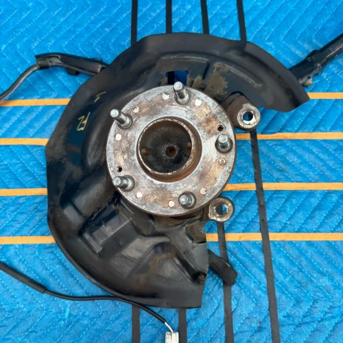 1995-1997 Lexus LS400 Front Left/Driver With Hub Used OEM Steering Knuckle Spindle