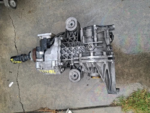 2013-2014 Cadillac Xts Rear Axle Used OEM Rear Differential Carriers used OEM rear differential carrier assembly