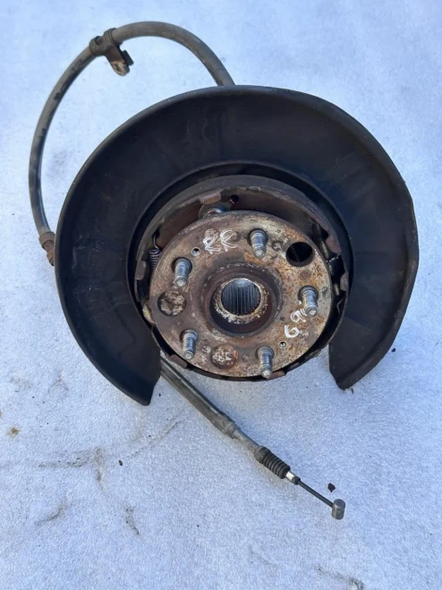 1998-2000 Lexus LS400 Rear Right/Passenger With Hub Used OEM Steering Knuckle Spindle