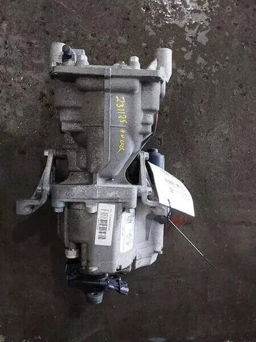 2013-2016 Hyundai Santa Fe Rear AWD Used OEM Rear Differential Carriers used OEM rear differential carrier assembly