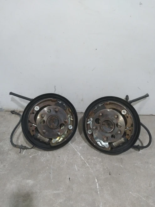 1997-2004 Lexus ES300 Rear Right/Passenger Used OEM Steering Knuckle Spindle