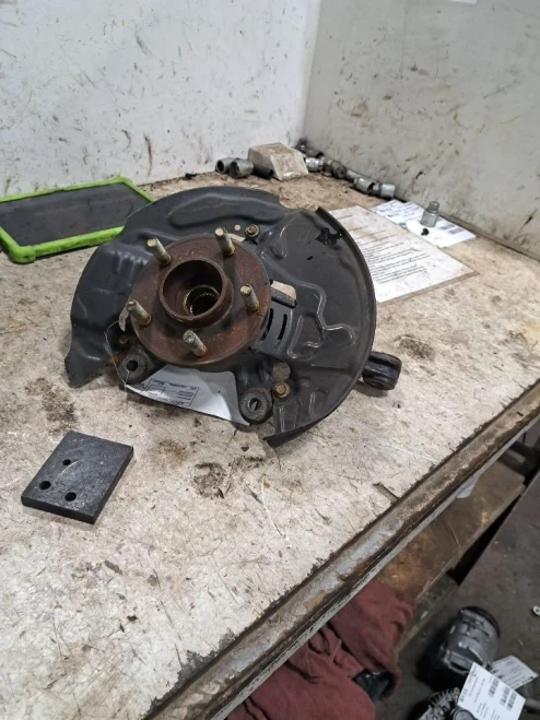 2020 Lincoln Corsair 4307148 Front Right/Passenger Used OEM Steering Knuckle Spindle