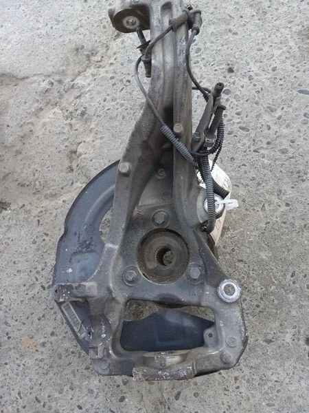 2003-2005 Lincoln Aviator Front Right/Passenger Used OEM Steering Knuckle Spindle