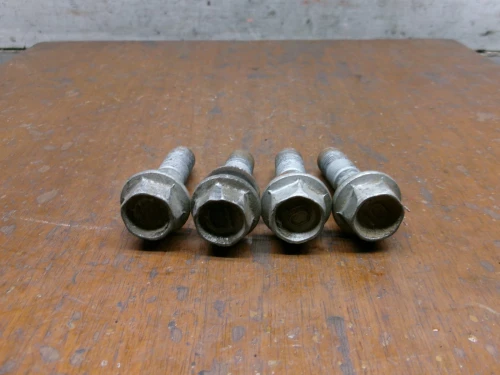 2004-2006 Mazda MPV Rear Used OEM Steering Knuckle Spindle