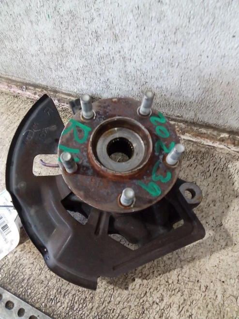 2014-2018 Mazda Mazda3 4104733 Front Right/Passenger Used OEM Steering Knuckle Spindle