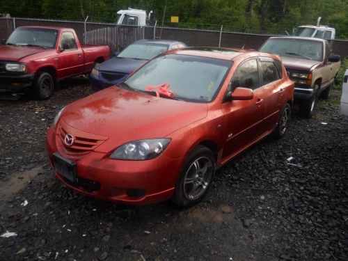 2004-2005 Mazda Mazda3 32930401 Front Right/Passenger ABS Used OEM Steering Knuckle Spindle
