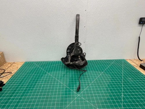 2007-2009 Mercedes-Benz E-Class Front Right/Passenger With Hub Used OEM Steering Knuckle Spindle
