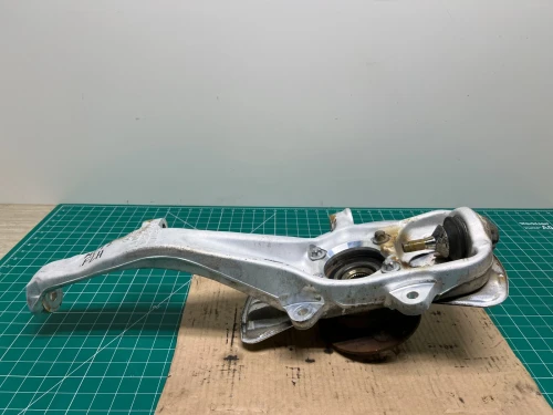 2012-2019 Mercedes-Benz ML350 Front Left/Driver With Hub With Bearing Used OEM Steering Knuckle Spindle