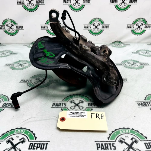 2008-2014 Mercedes-Benz C300 Front Right/Passenger With Hub With Bearing Used OEM Steering Knuckle Spindle