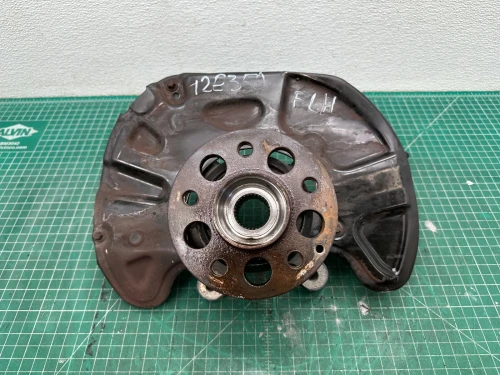 2012-2016 Mercedes-Benz E-Class Front Left/Driver AWD With Hub Used OEM Steering Knuckle Spindle